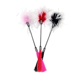 S&M Whip & Tickle Black & White - bat z piorkiem 2w1, 40 cm