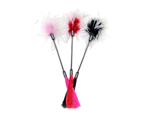 S&M Whip & Tickle Black & White - bat z piorkiem 2w1, 40 cm