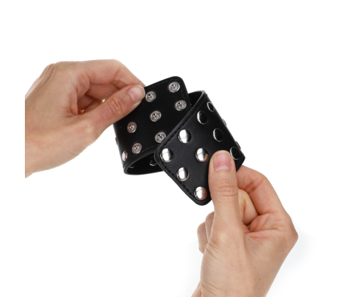 KINK - WRIST RESTRAINTS WITH SNAP FASTEN FULL OF RIVETS BLACK ADJUSTABLE 19-24 CM X 5.5 CM