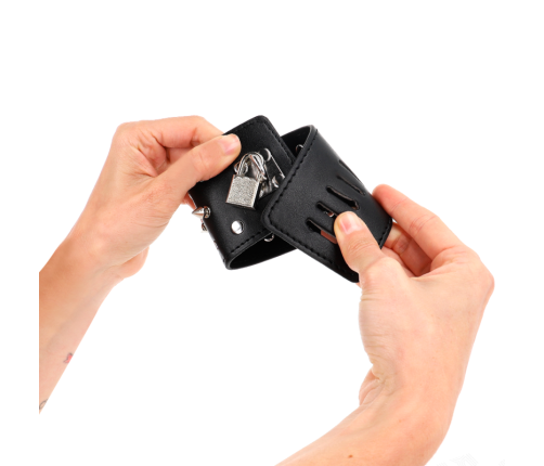 KINK - PUNK WRIST RESTRAINTS WITH SPIKES 25 X 6 CM