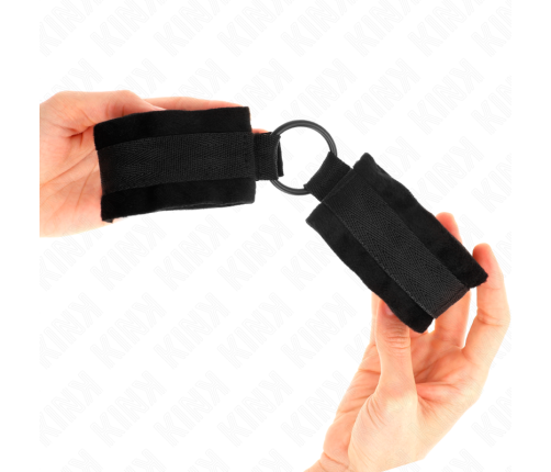 KINK - BEGINNER FUR HAND CUFFS 25 CM WITH O-RING 4 CM BLACK ADJUSTABLE 15-25 CM