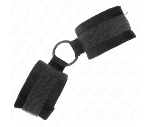 KINK - BEGINNER FUR HAND CUFFS 25 CM WITH O-RING 4 CM BLACK ADJUSTABLE 15-25 CM