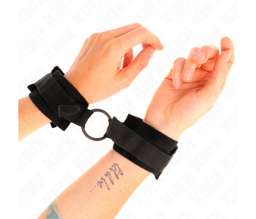 KINK - BEGINNER FUR HAND CUFFS 25 CM WITH O-RING 4 CM BLACK ADJUSTABLE 15-25 CM