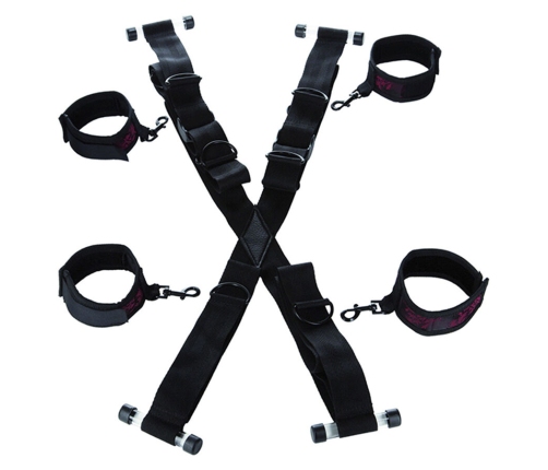 CALEXOTICS - SCANDAL ESPOSAS CON FORMA DE CRUZ PARA LA PUERTA